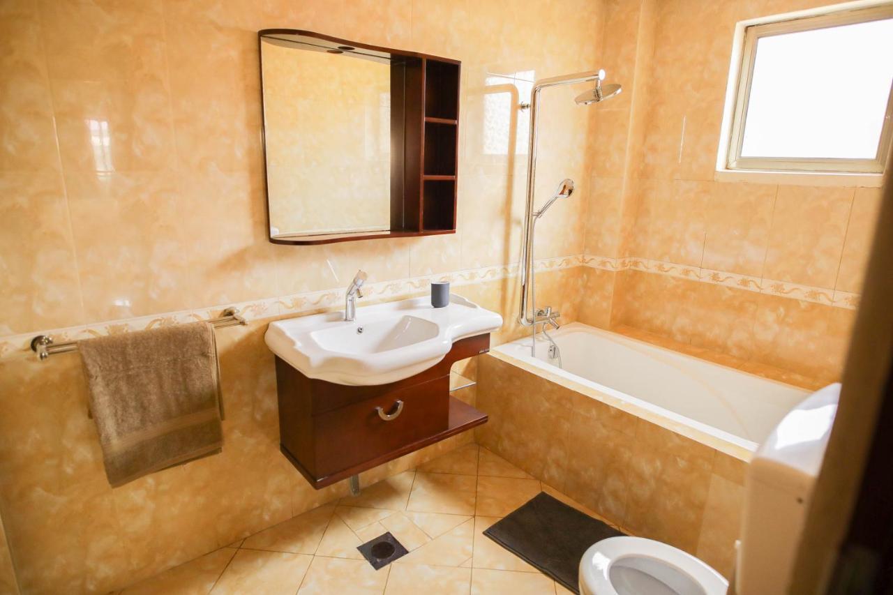 La Casa Baatsona Apts Sakumono Exteriör bild