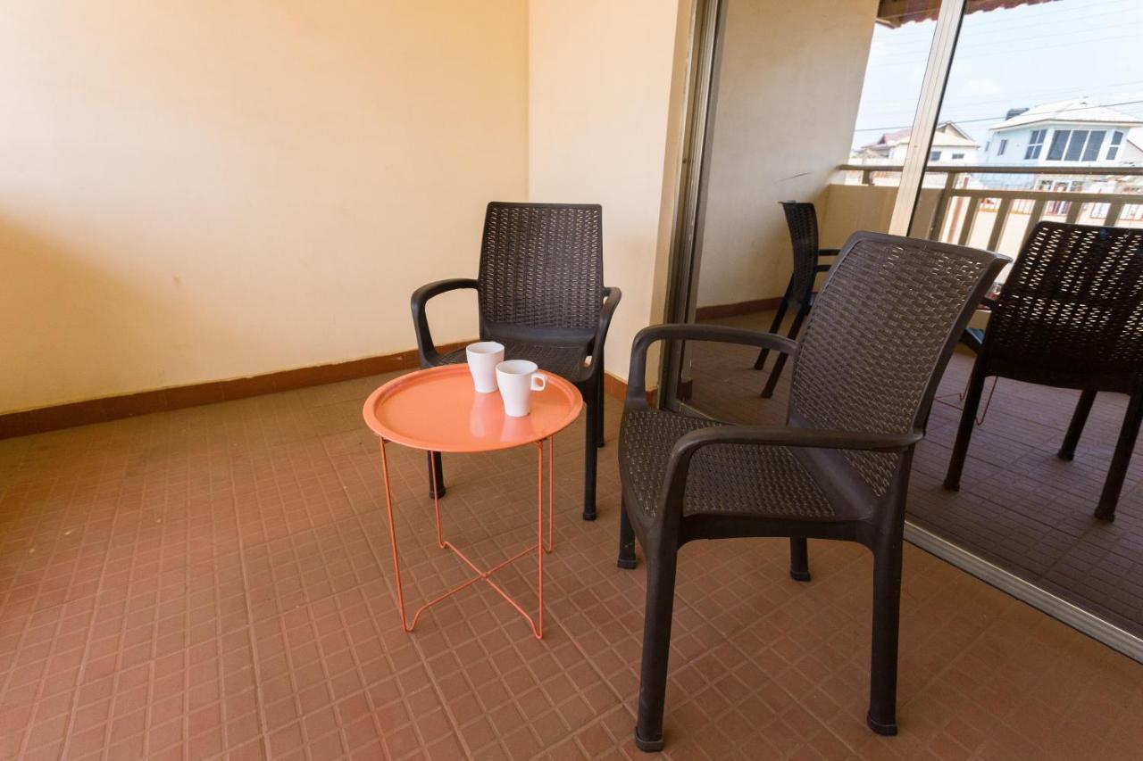La Casa Baatsona Apts Sakumono Exteriör bild